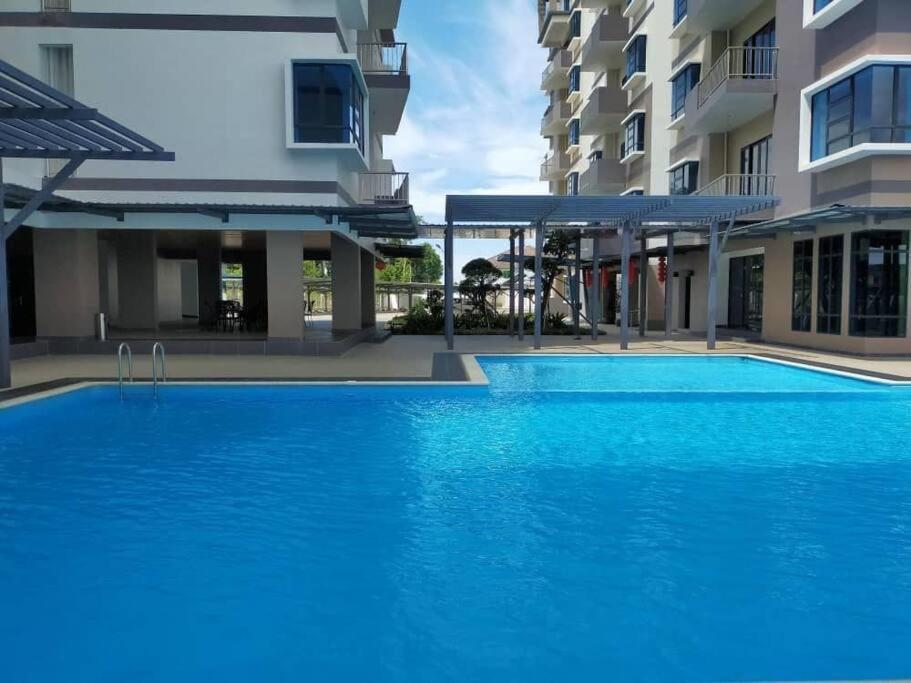 Miri Sunsky Condominium Homestay 3 Rooms & 6 Guest Exterior foto